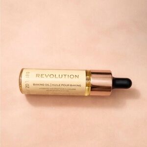 Revolution Baking Oil - 0.61 fl oz / 18 ml
(Hydrating Makeup Prep Oil)